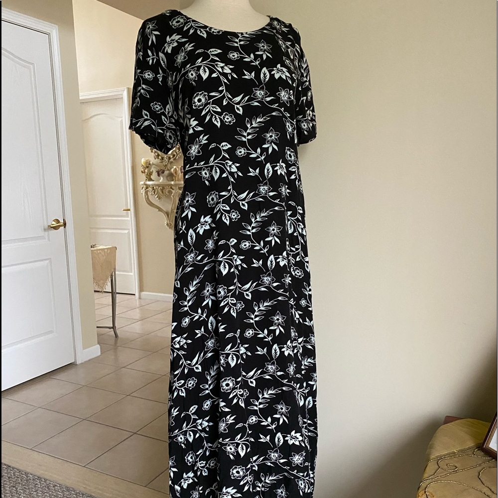Maxi dress with back tie